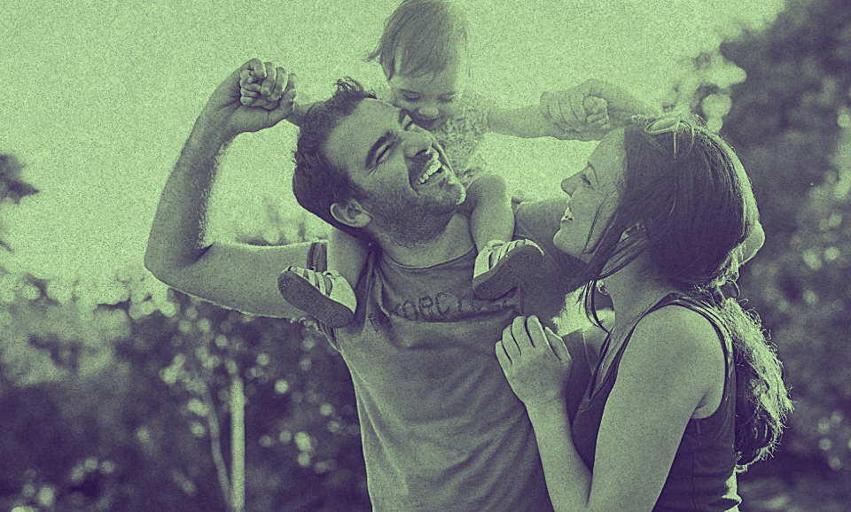 Bir çekirdek aile bir arada.